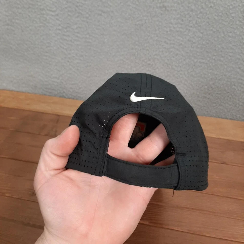 Nike Golf Hat Adult Black‎ White Strap Back Cap Elite T Swoosh Golfing Preppy